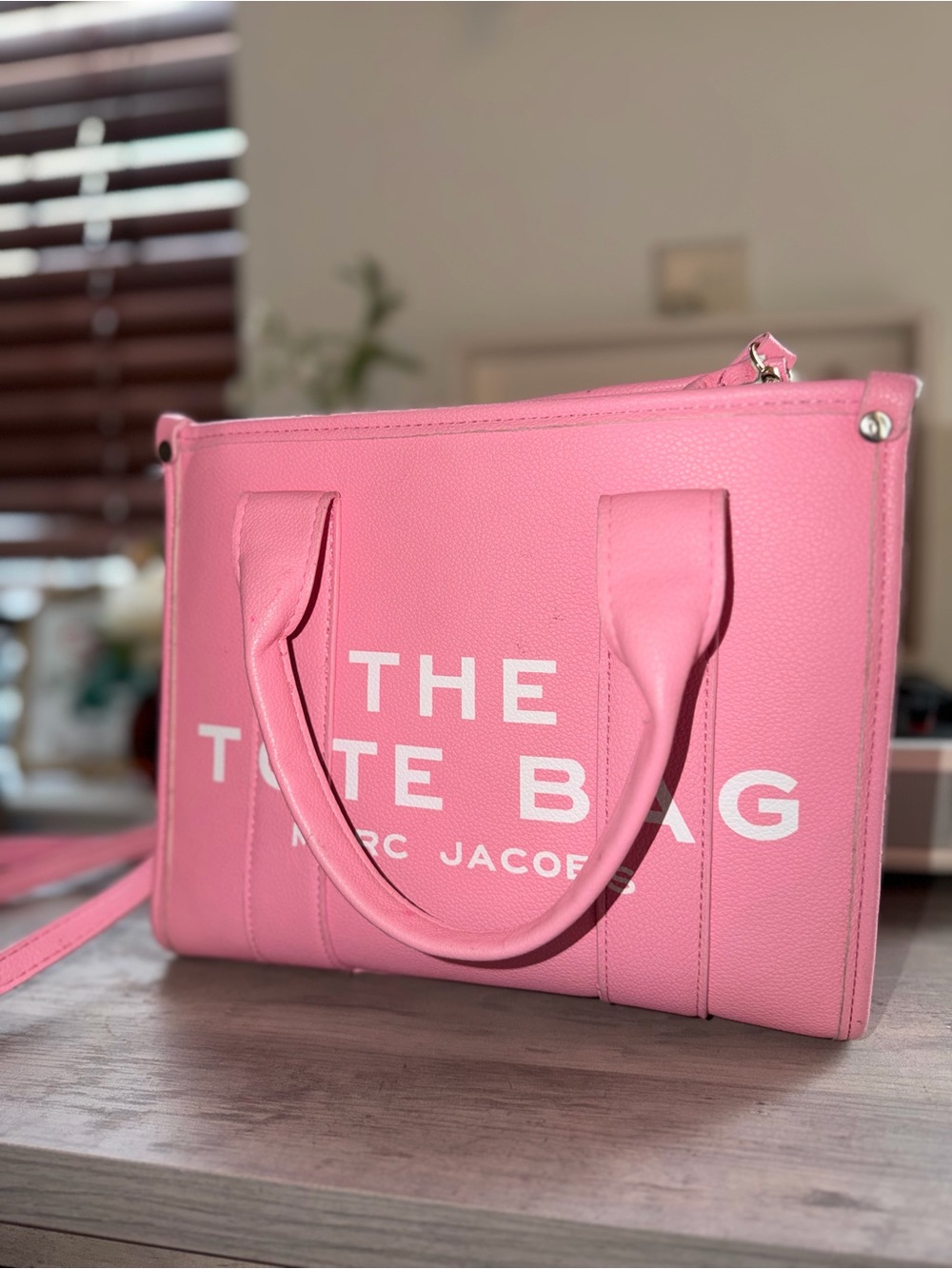Marc Jacobs The Leather Small Tote Bag in Pink with White Logo - Picture 3 of 8